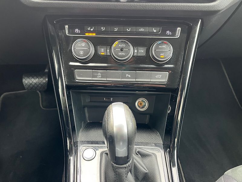 Volkswagen Touran (2020) 2.0 TDi DSG LED Webasto TOP - fotka 12 z 21