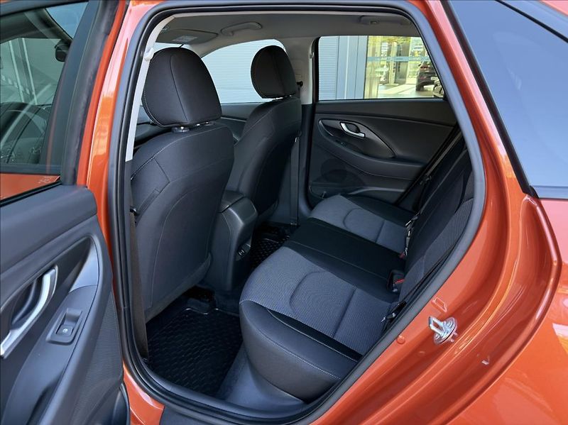 Hyundai i30 1,5 i  HB FL Family Climate - fotka 11 z 25