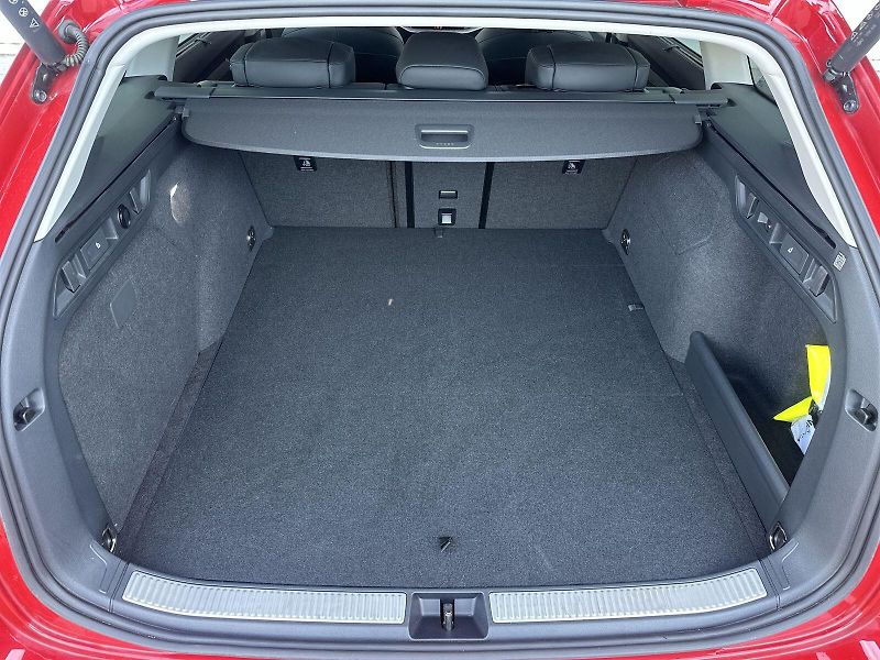Škoda Superb (2025) Combi 1.5 TSI iV DSG L&K - fotka 38 z 43