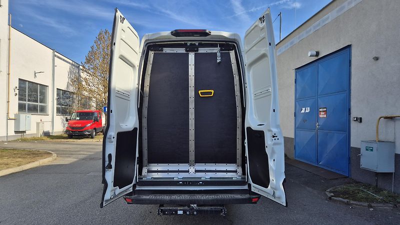 Iveco Daily (2025) 50C18HZ do 3.5t -3.0l plošina - fotka 9 z 10