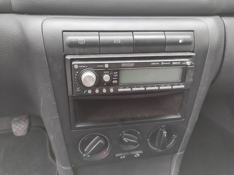 Škoda Octavia 2.0 Ambiente Combi - fotka 12 z 17