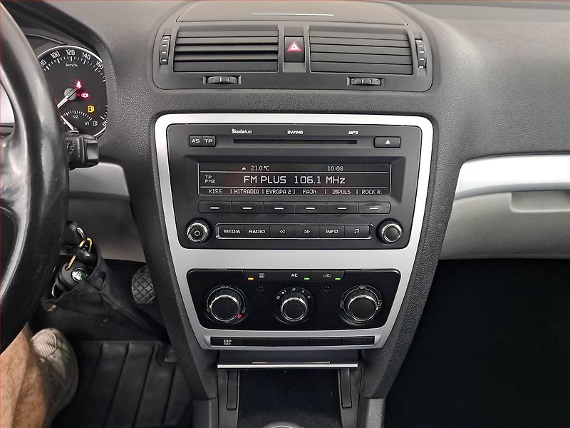 Škoda Octavia (2009) Ambiente 1.4 TSI, Tempomat - fotka 12 z 16