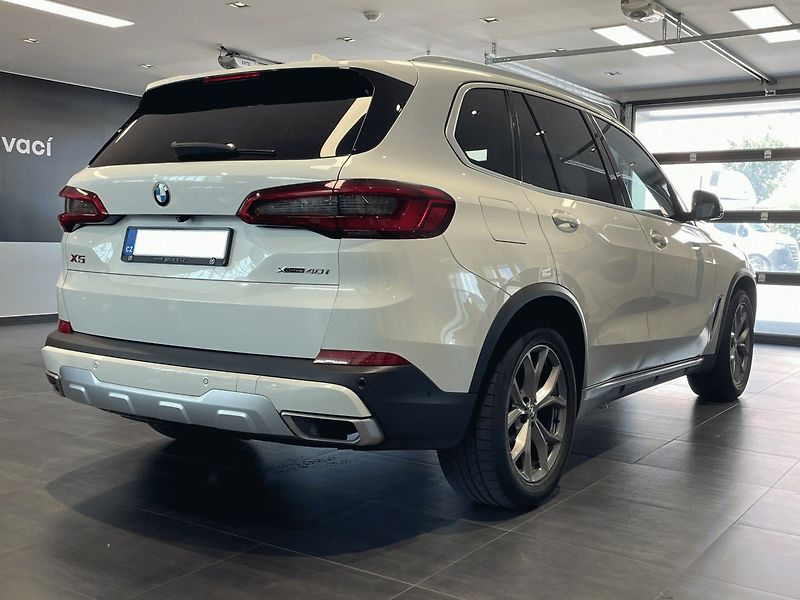 BMW X5 (2019) xDrive 40i AT 340k - fotka 4 z 28