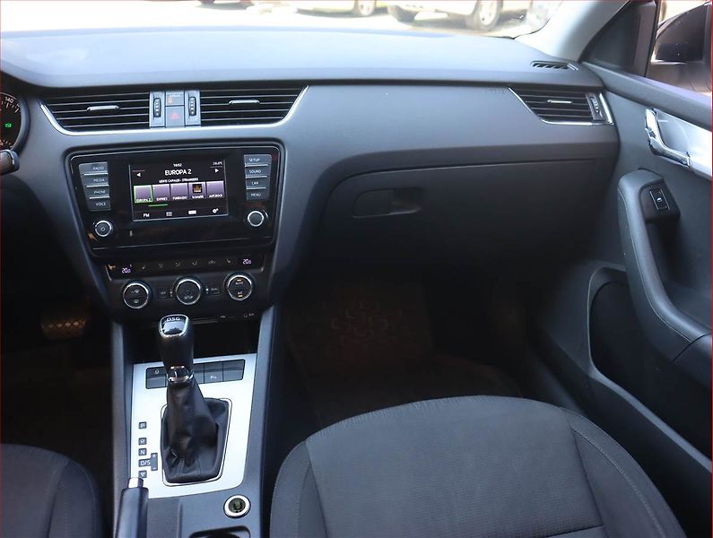 Škoda Octavia (2015) 2.0 TDI, Automat, Serv.kniha - fotka 8 z 20