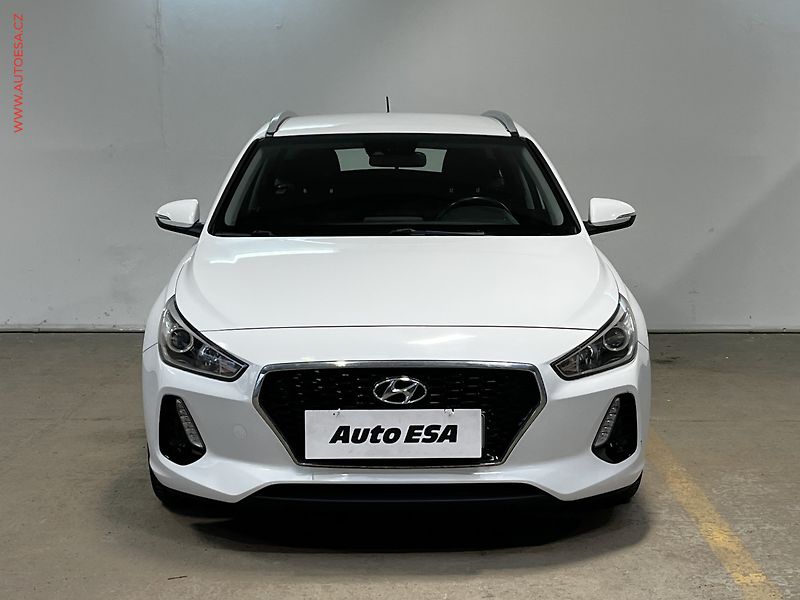 Hyundai i30 (2018) 1.4 T-GDi, 1.maj,ČR, Trikolor - fotka 2 z 16