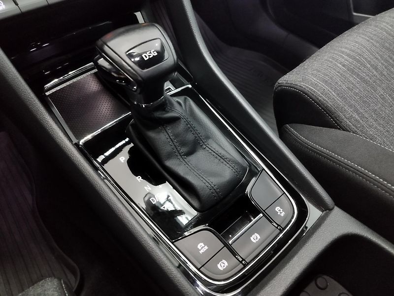Škoda Karoq (2019) 1,6TDi 85KW DSG LED NAVI ALU - fotka 25 z 34