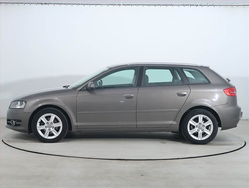 Audi A3 (2011) 1.6 TDI, Tempomat - fotka 3 z 18