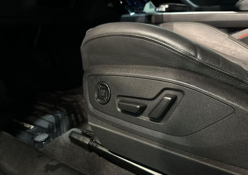 Audi Q8 e-tron 55 Q 360k Pano Tažné BLIS - fotka 18 z 22