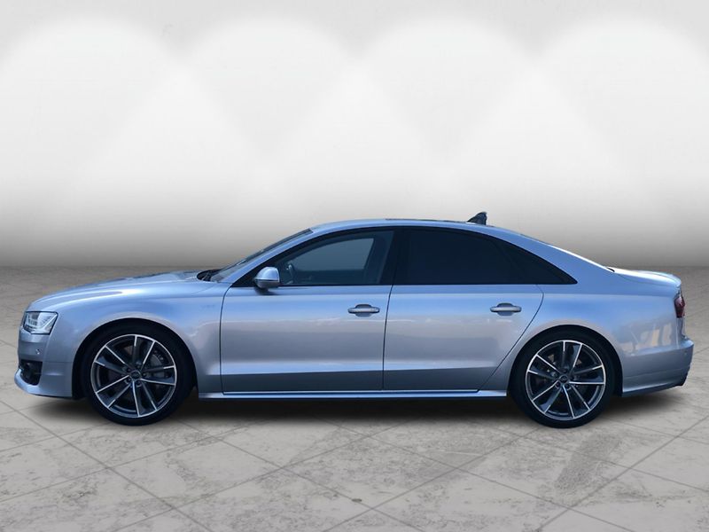 Audi S8 PLUS 4.0 TFSI QUATTRO - fotka 3 z 28