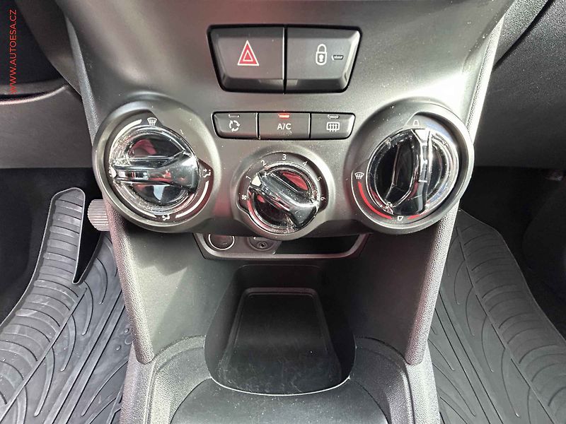 Peugeot 208 (2012) 1.2 i, 1.maj,ČR, Active - fotka 14 z 17