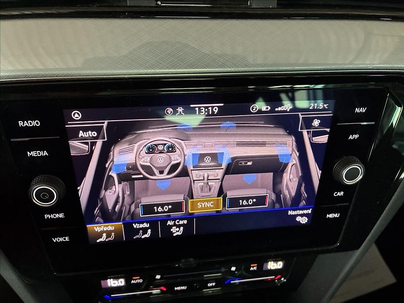 Volkswagen Passat 2,0 TAŽNÉ,KAMERA,APP-CONNECT - fotka 26 z 31