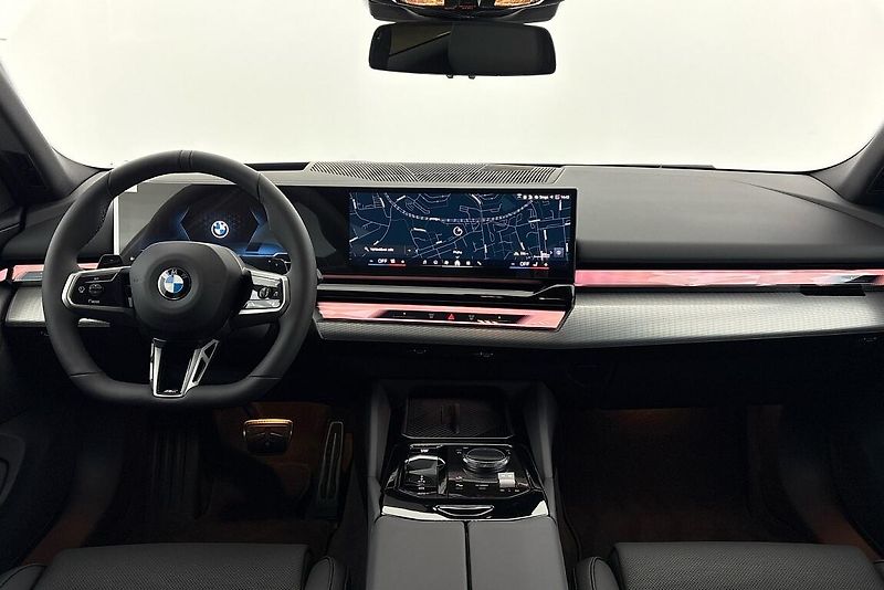 BMW Řada 5 540d xDrive Touring - fotka 7 z 17