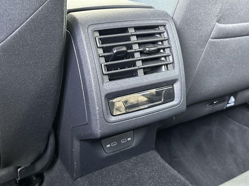 Volkswagen Golf (2025) 1.5 eTSI DSG People - fotka 25 z 29