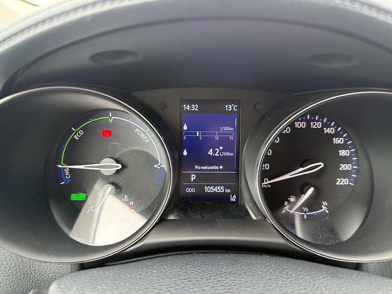 Toyota C-HR 1.8 HSD e-CVT Comfort - fotka 16 z 27