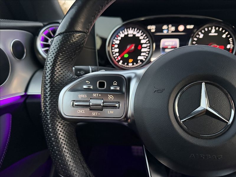 Mercedes-Benz Třídy E 220d AMG 4Matic - fotka 14 z 26