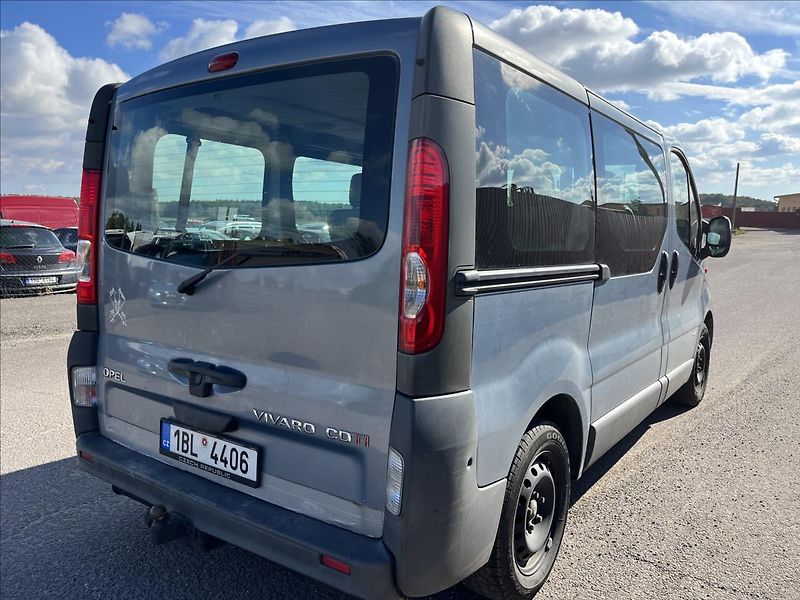 Opel Vivaro 2,5 CDTi 9.MÍST ROZVODY TAŽNÉ - fotka 35 z 37