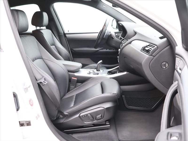 BMW X4 3,0 35xD 230kW CZ M-paket DPH - fotka 14 z 36