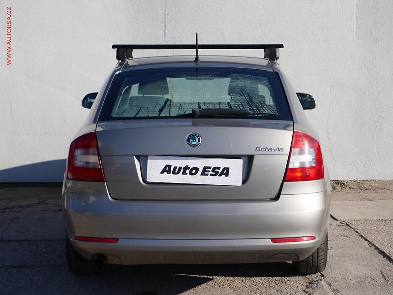 Škoda Octavia (2012) 1.2 TSI, ČR, AC, STK4/28 - fotka 5 z 16