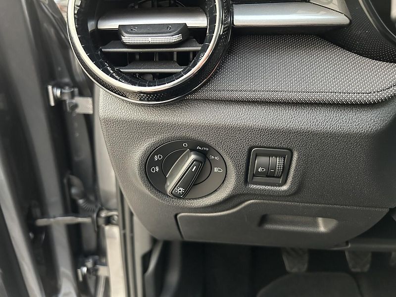 Škoda Fabia 1.0 MPI Selection - fotka 11 z 23