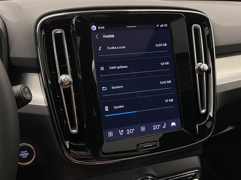 Volvo XC40 (2026) B3 AUT DARK PLUS - fotka 58 z 60
