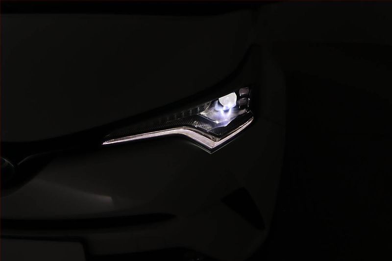Toyota C-HR (2018) Selection 1.8 Hybrid, Automat - fotka 24 z 24