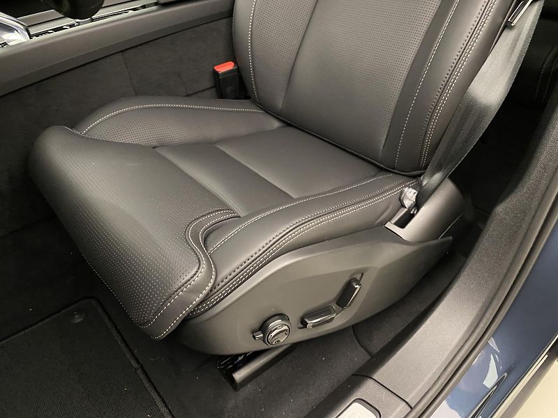 Volvo XC60 T8 AWD RECHARGE BLACK EDITION - fotka 25 z 63
