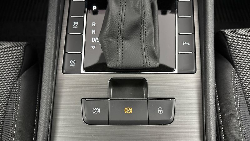Škoda Superb 2.0 TSI DSG Style Combi - fotka 24 z 29
