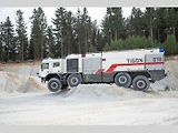 Srdcem Tigonu je vznětový motor Volvo Penta o zdvihovém objemu 16,12 l a výkonu 700 koní, přičemž o přenos výkonu a točivého momentu na kola všech čtyř náprav se stará plně automatická převodovka Allison 4800 a přídavná převodovka Tatra.