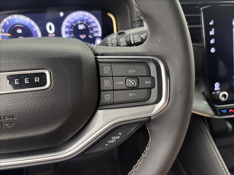 Jeep Wagoneer 5,7 V8 VZDUCH 7-MÍST DPH 360° - fotka 11 z 60