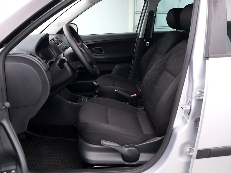 Škoda Fabia 1,2 TSI 63kW Ambition Klima - fotka 11 z 35