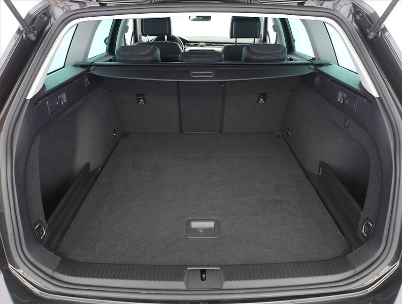 Volkswagen Passat (2022) Alltrack 2.0 TDI, 4X4 - fotka 17 z 18