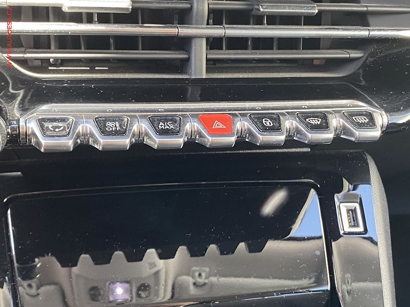 Peugeot 2008 (2021) 1.2PT, Allure - fotka 15 z 19