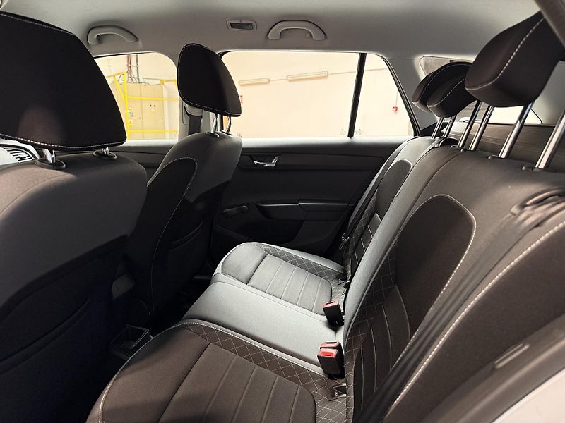 Škoda Fabia 1.0 TSI 70kW Ambition Combi - fotka 11 z 12