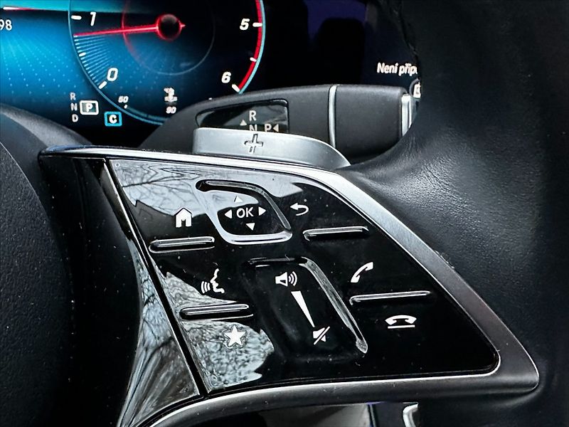 Mercedes-Benz Třídy E 2,0 220D 143kW - fotka 27 z 44