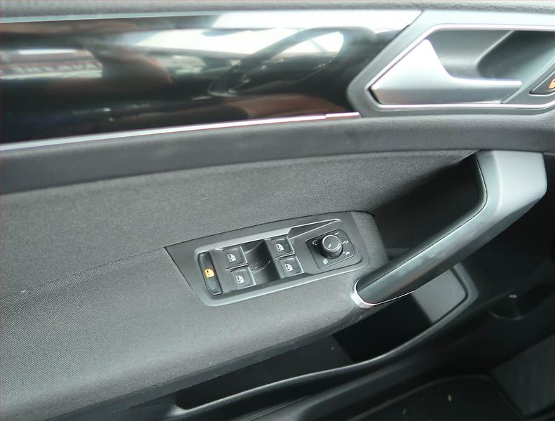 Volkswagen Touran (2023) 2.0 TDI - fotka 16 z 16