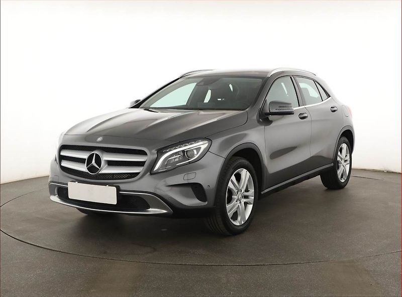 Mercedes-Benz GLA (2016) 200 CDI 4MATIC, 4X4 - fotka 2 z 18