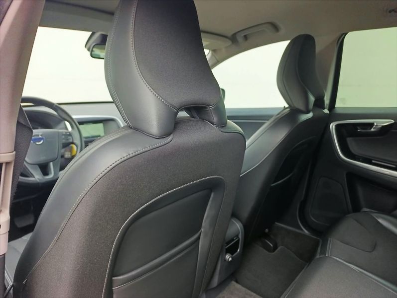 Volvo XC60 2,4 D4 REZERVACE Automat.4x4,N - fotka 20 z 32