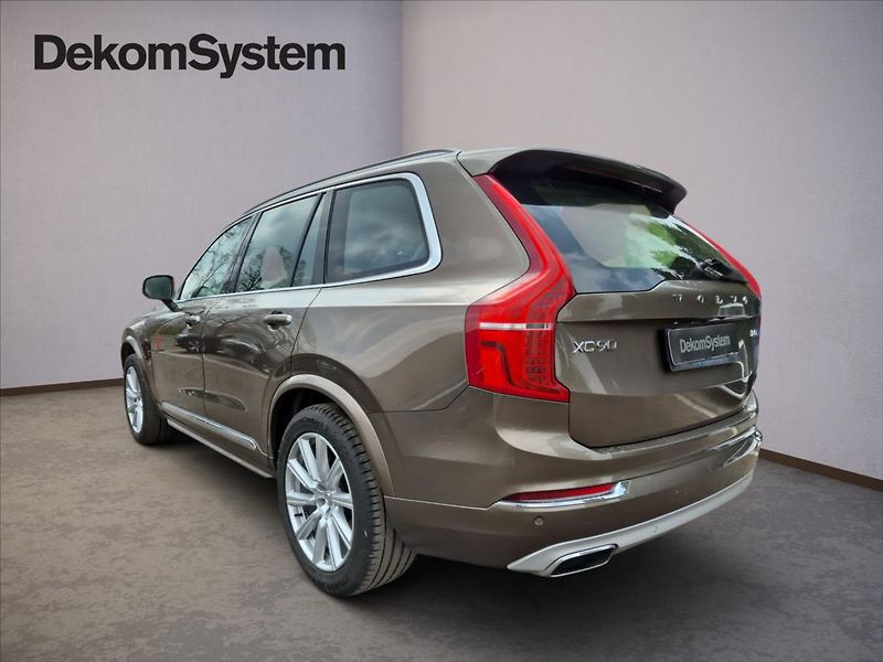 Volvo XC90 2,0 D5 AWD - fotka 4 z 15