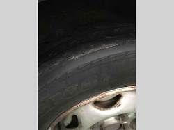 Už na první pohled je Suzuki Swift v dost zbídačeném stavu. Další detaily si prohlédněte v galerii.