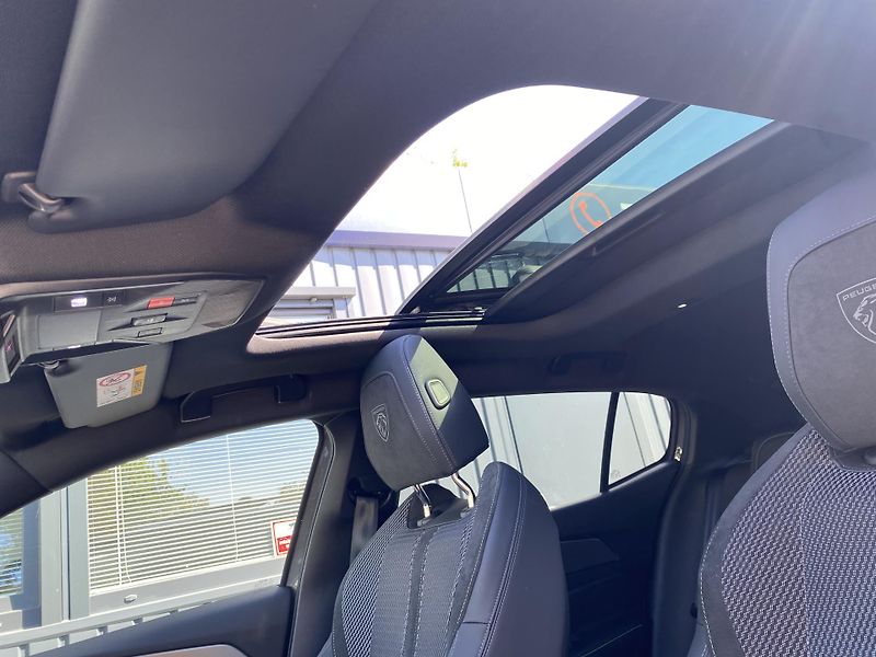 Peugeot 408 GT - Hybrid 145 e-DCS6 - fotka 26 z 42