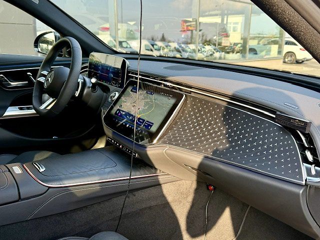 Mercedes-Benz Třídy E (2025) 300 de 4MATIC kombi s EQ - fotka 27 z 46