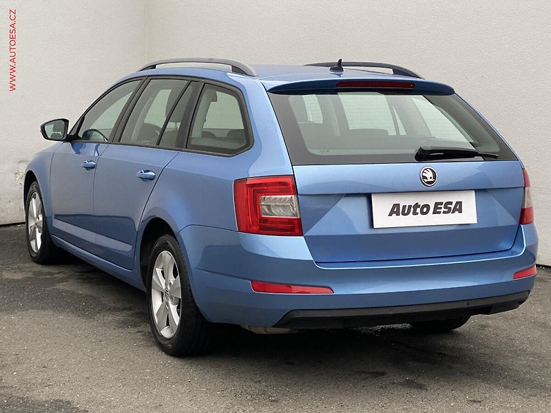 Škoda Octavia (2013) 2.0 TDi 4x4, Elegance, park - fotka 6 z 18