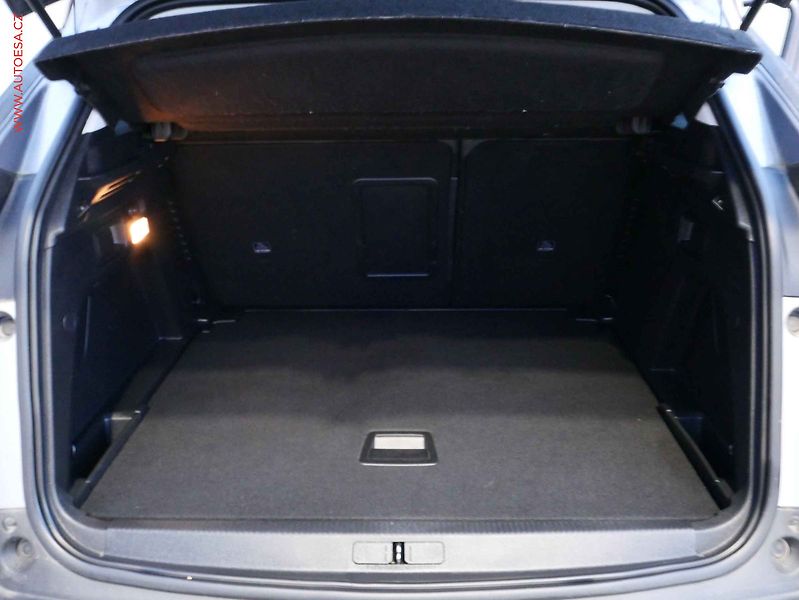 Peugeot 3008 (2019) 1.5 HDi, Allure, TZ, navi - fotka 8 z 19