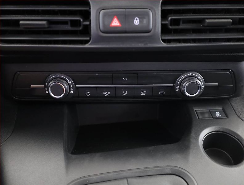 Citroën Berlingo (2023) Maxi Live Pack 1.2 PureTech - fotka 10 z 16