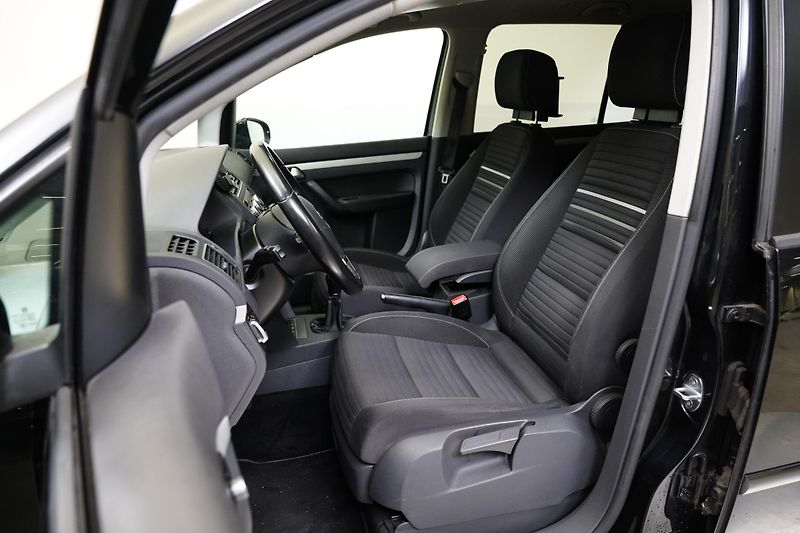 Volkswagen Touran - fotka 11 z 24