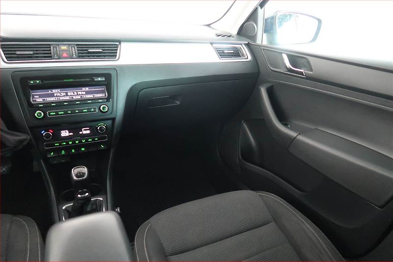 Škoda Rapid (2015) Ambition 1.6 TDI, Tempomat - fotka 8 z 17