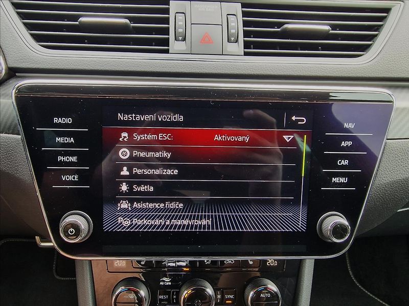 Škoda Superb 2.0TDI 140kW DSG SportLine ,ČR - fotka 30 z 50