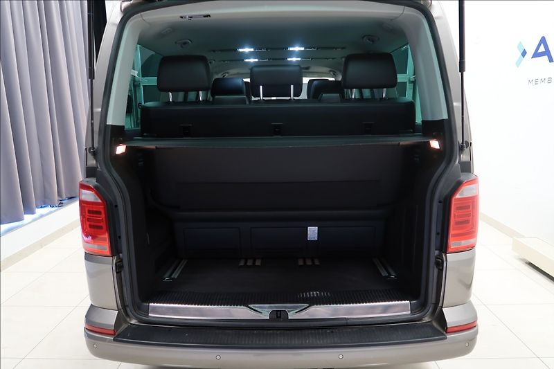 Volkswagen Multivan 2,0 TDI DSG 4MOTION HIGHLINE - fotka 34 z 45