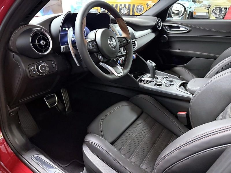 Alfa Romeo Giulia (2026) 2.0T 280k AT8 ZF Q4 4x4 Intens - fotka 7 z 25