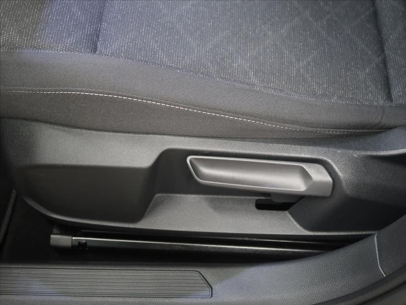 Volkswagen Golf 1,5 TSI Life 1.majitel CZ - fotka 18 z 40